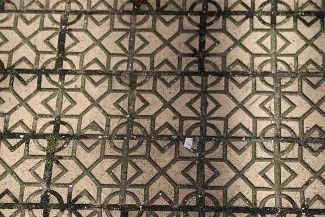 Patterned floor tiles